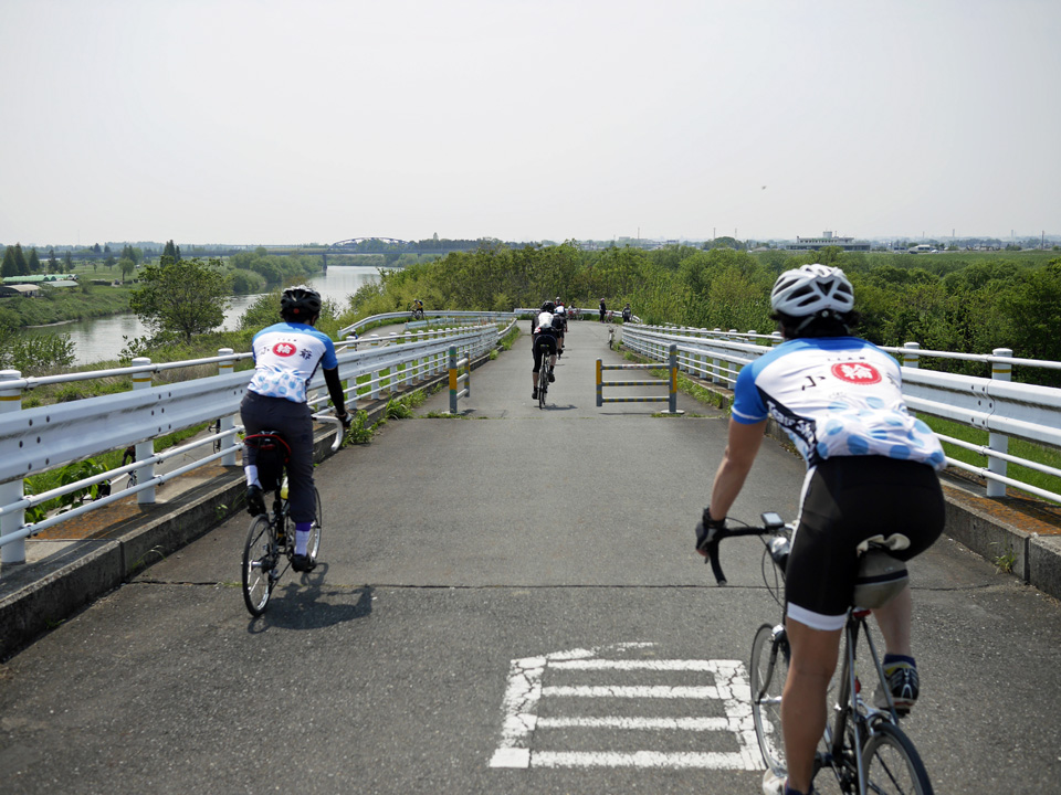 上江橋から荒川右岸のサイクリングロードへ