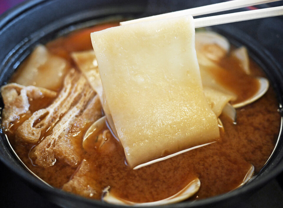 久良一の川幅うどんを味噌煮込みで食す