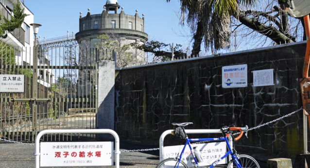 駒沢給水塔の前にGIOS FELUCAを停車