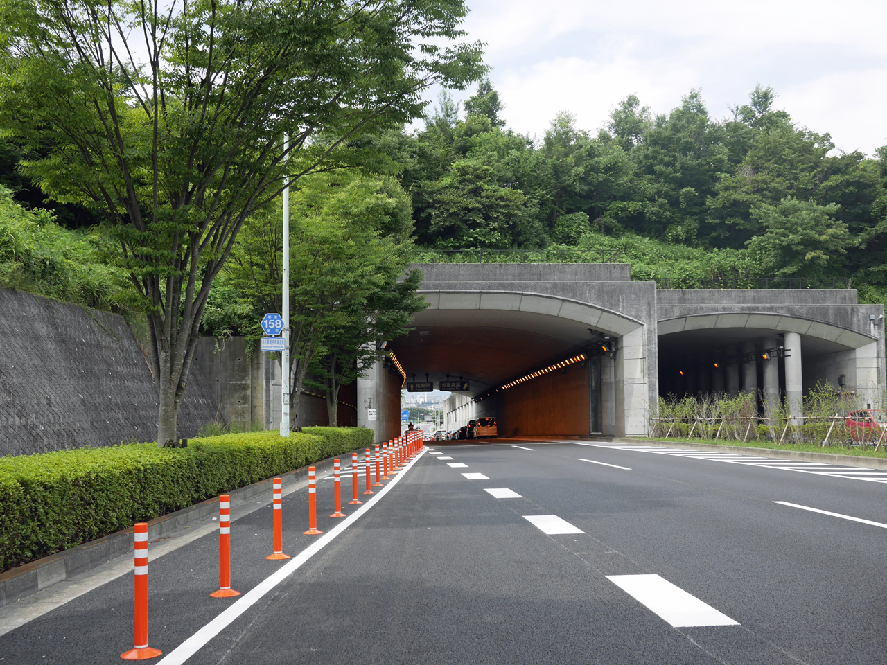 小山長池トンネルの先は下り坂