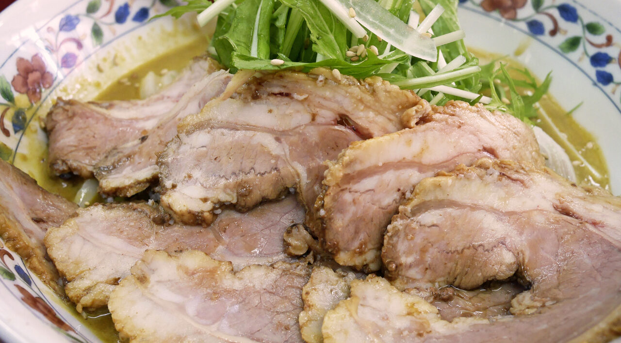 咲々のカレーうどんに牛肉チャーシューをトッピング