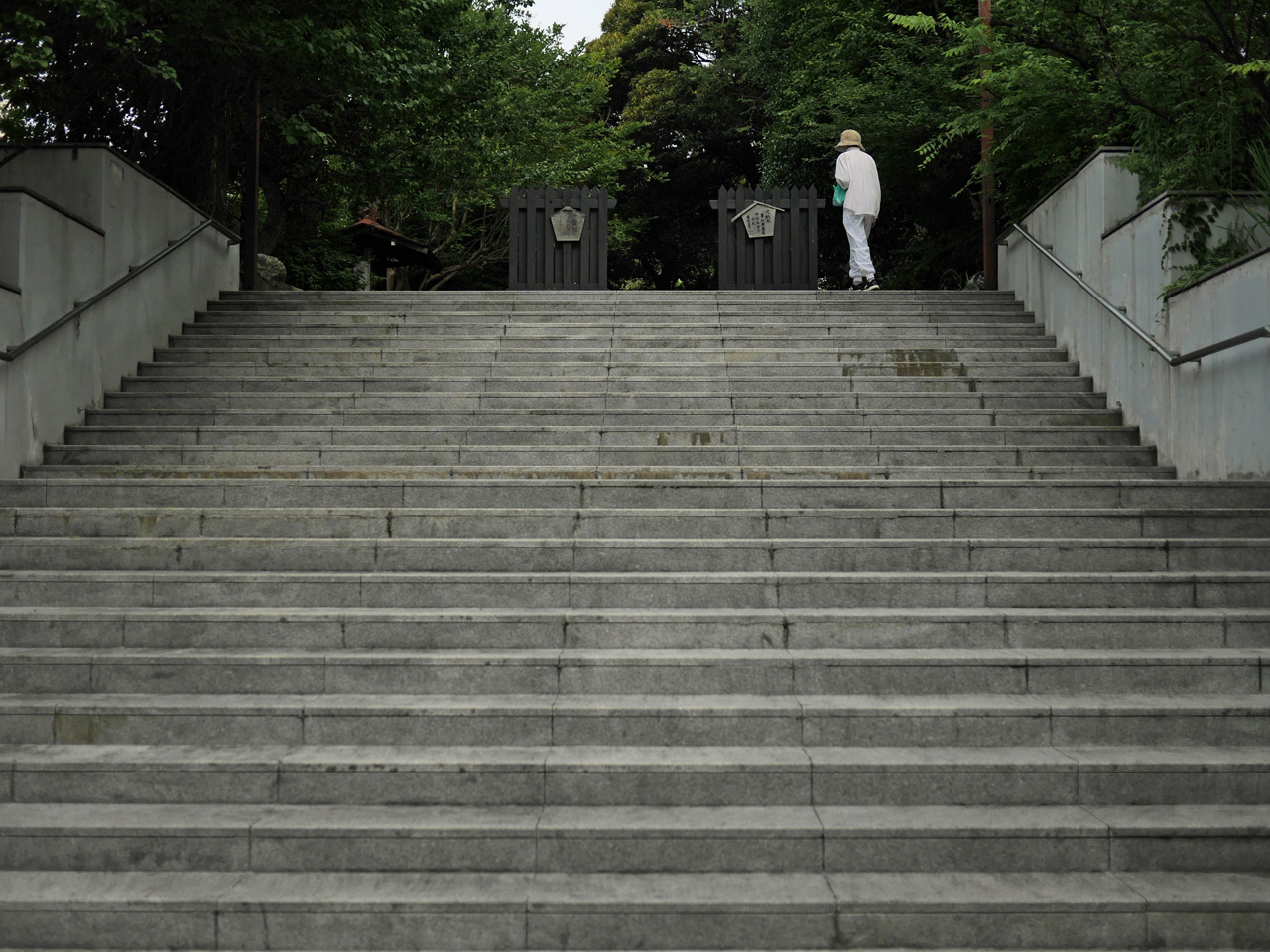 水稲荷神社の入口の階段