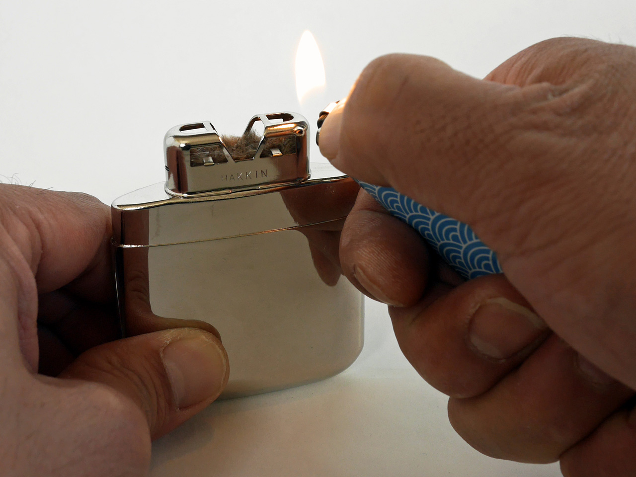 ハクキンカイロ mini の火口をライターで暖める