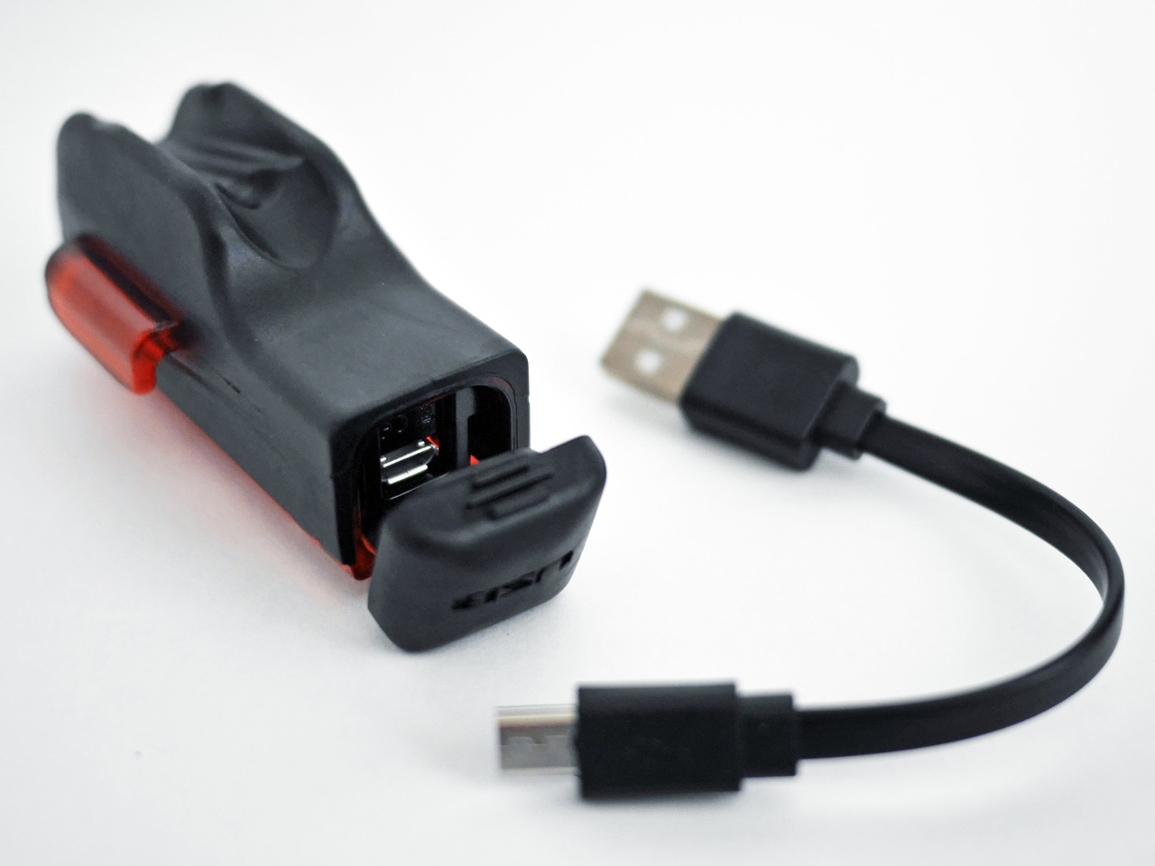 LEZYNE STRIP ALERT DRIVE REAR USBポート