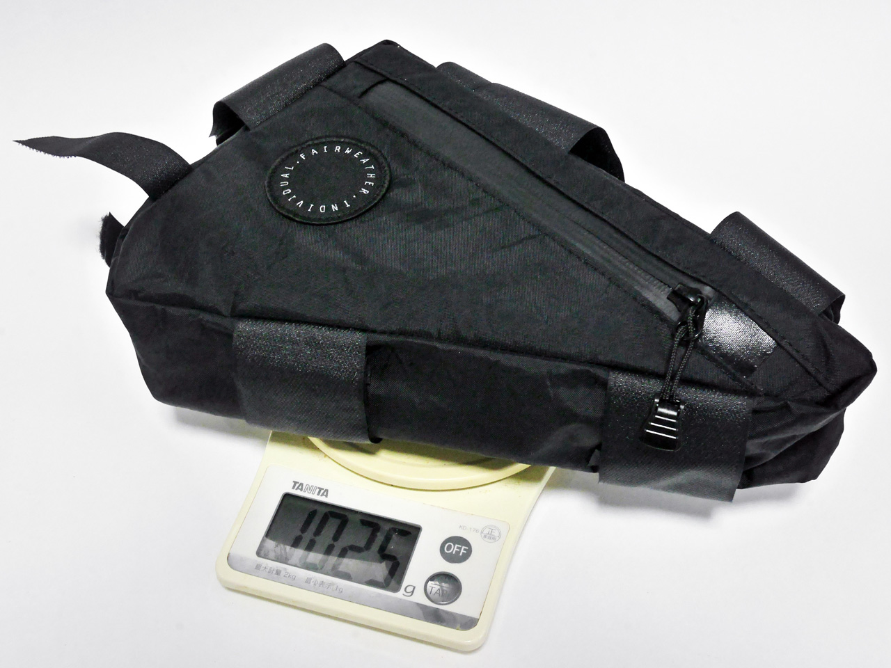 ブルベ用アイテムを収納した FAIRWEATHER Corner Bag の重量