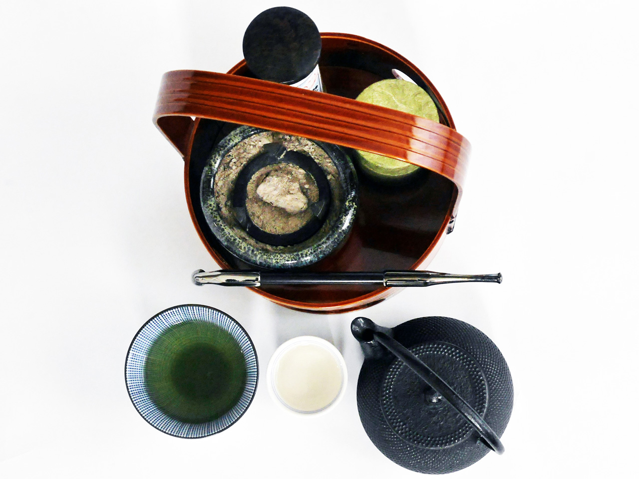 ミニ鉄瓶で淹れるお茶と日本酒は美味