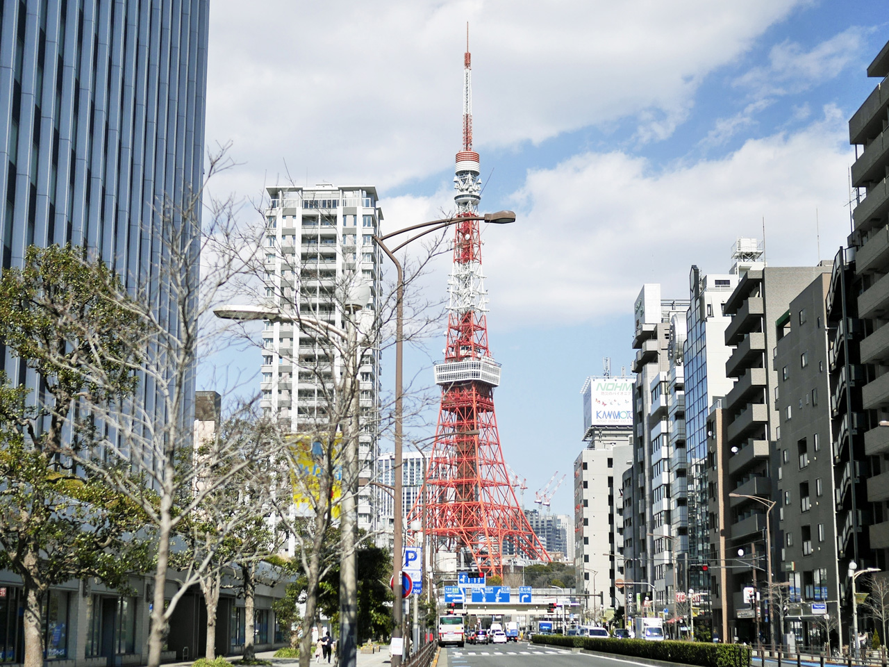 東京タワーを見ながら桜田通りを北上する