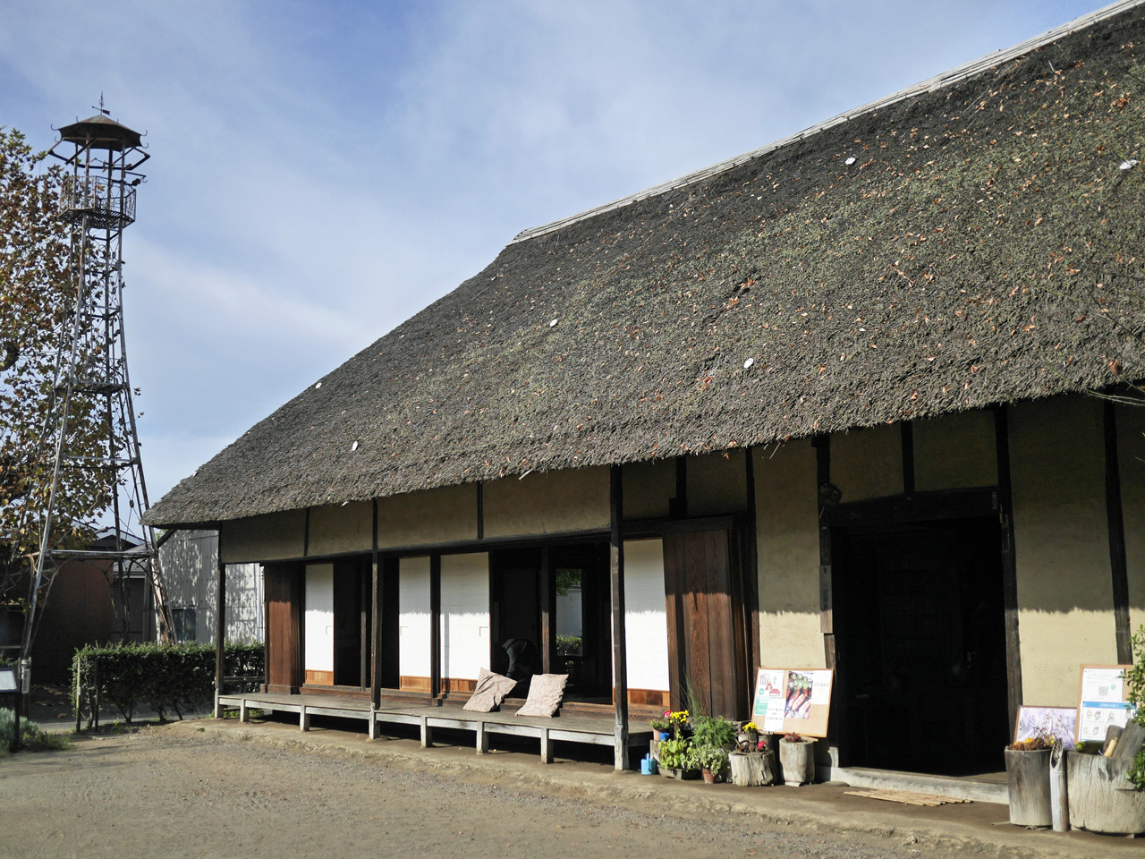 江戸時代に建築された茅葺屋根の旧島田家住宅