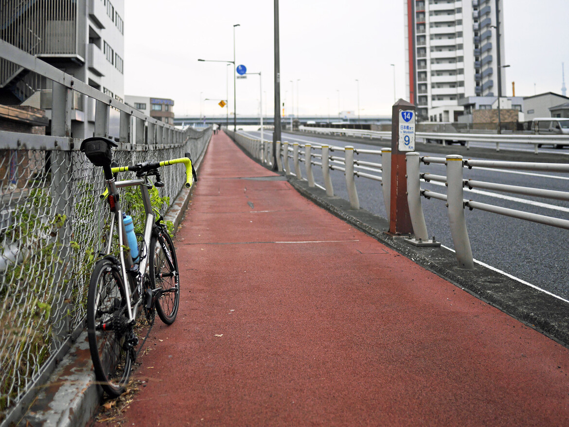 京葉道路を西走して新小松川大橋で荒川を渡河