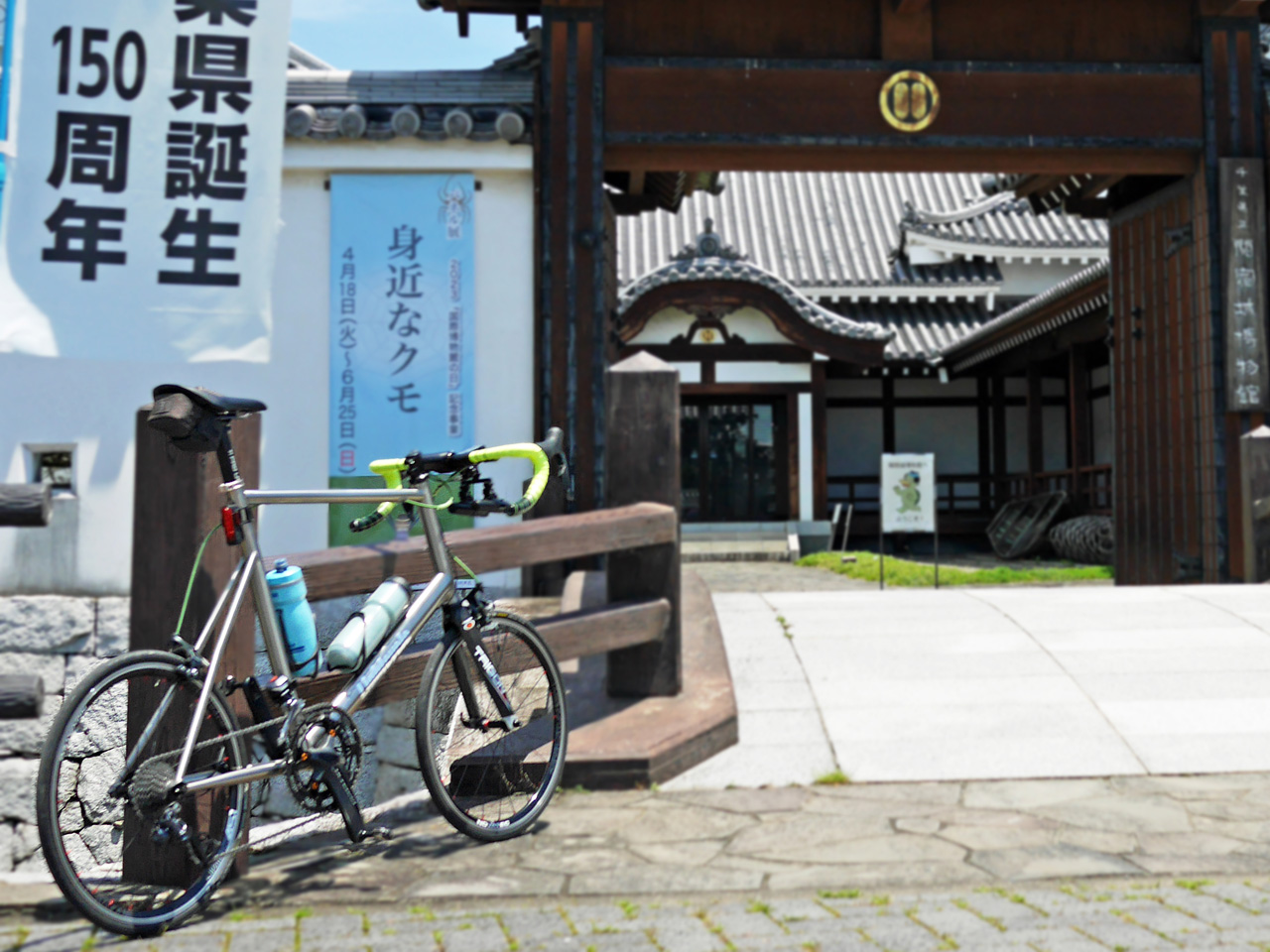 関宿城の門前に佇むLIGHTCYCLE Ti451