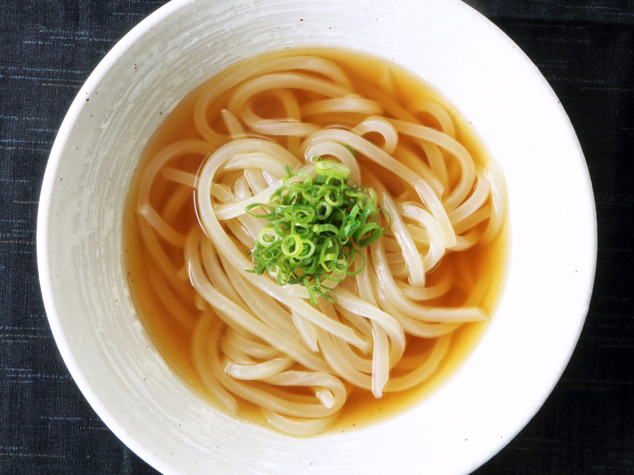 かけうどん（イメージ）