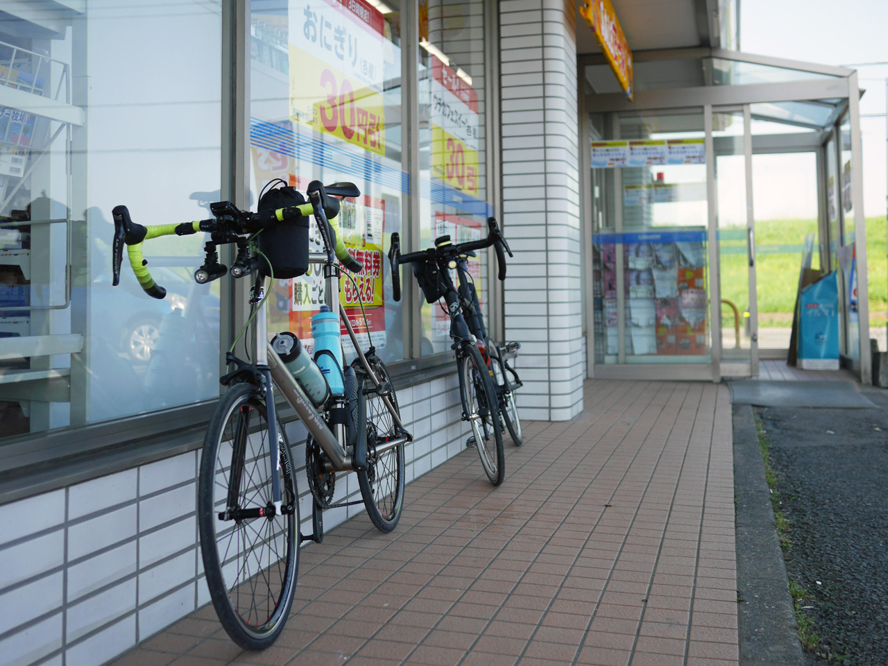 宝珠花橋の上流にあるローソンで炭水化物を補給