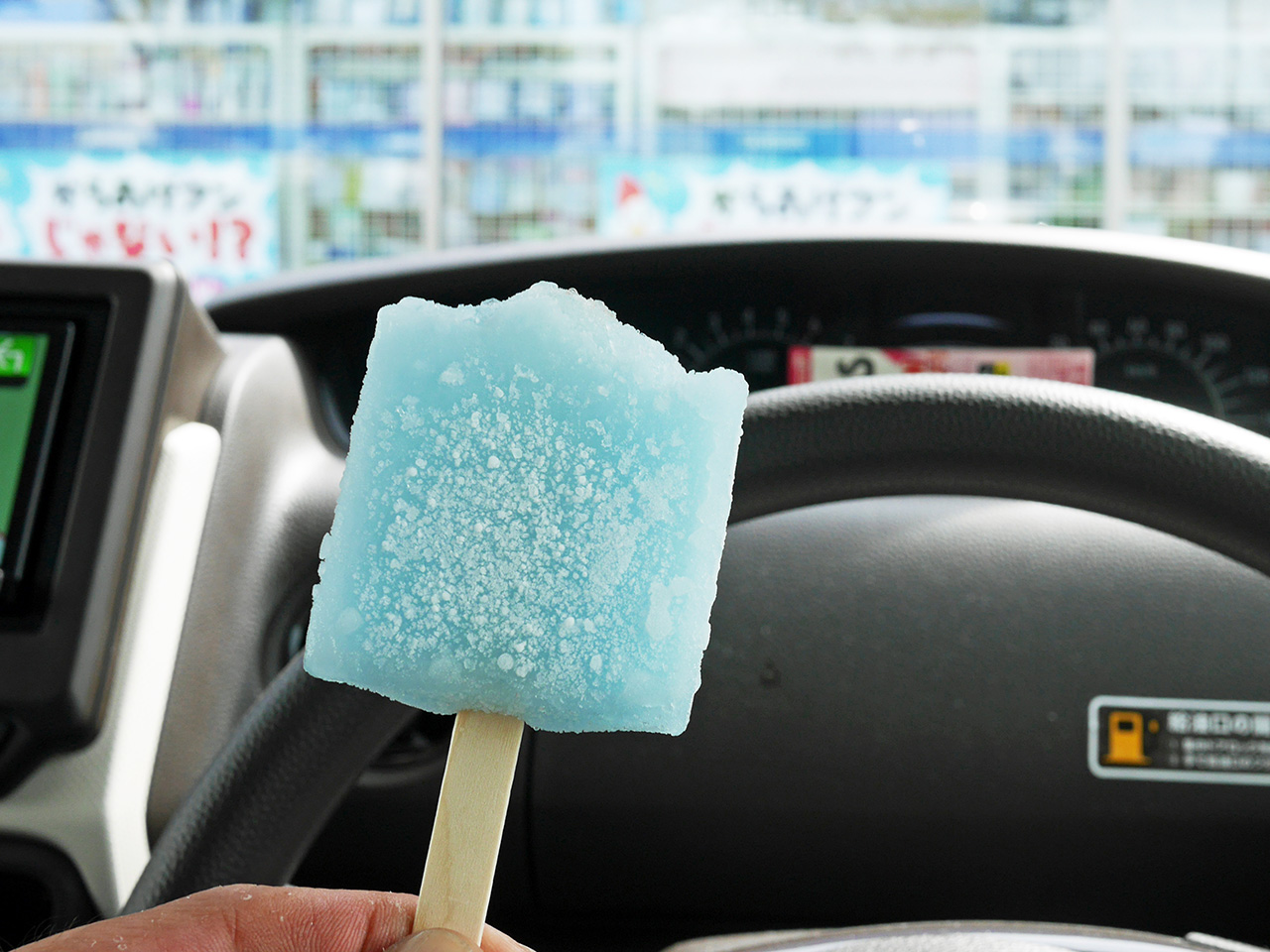 コンビニでガリガリ君を食べてクールダウン