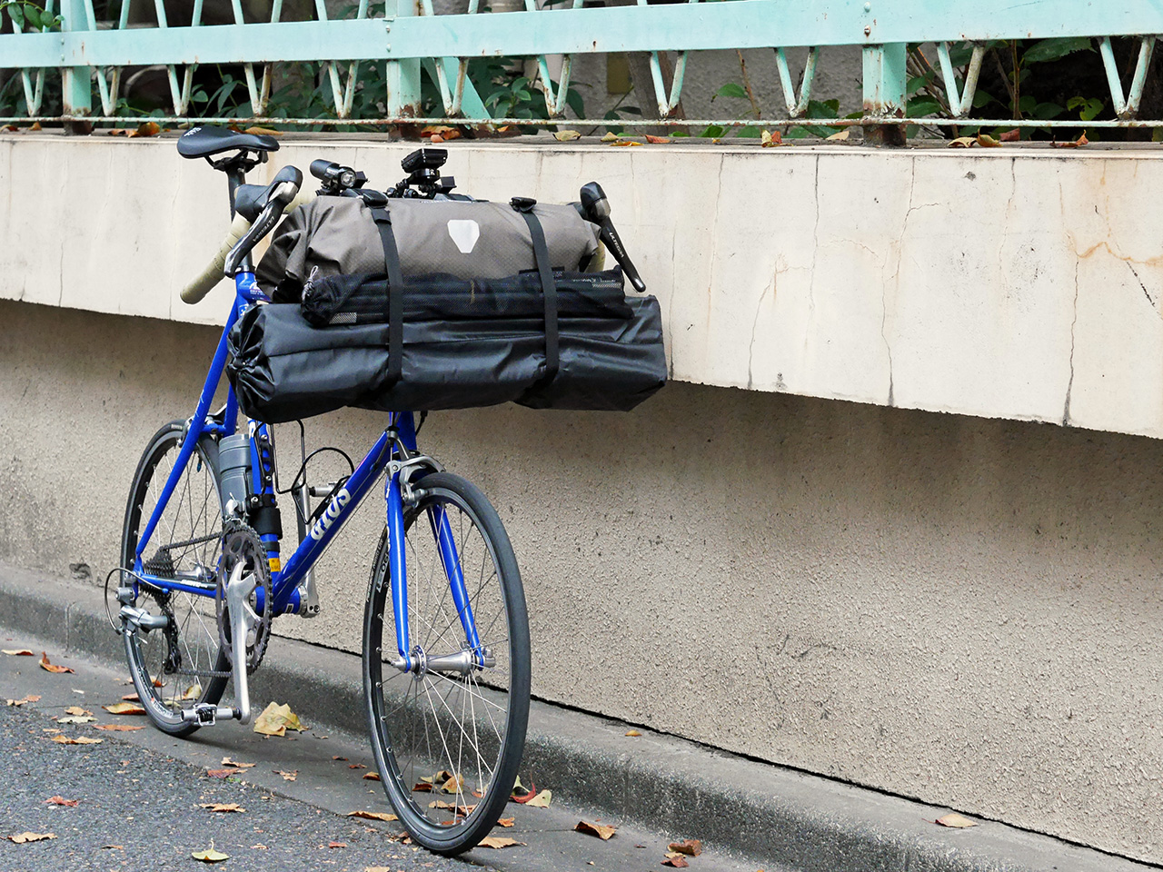 ORTLIEB HANDLEBAR PACK を装着した GIOS FELUCA