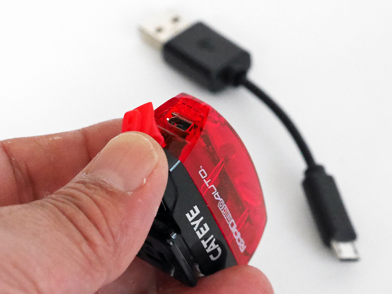 CATEYE RAPID micro AUTO の充電端子はMicro USB