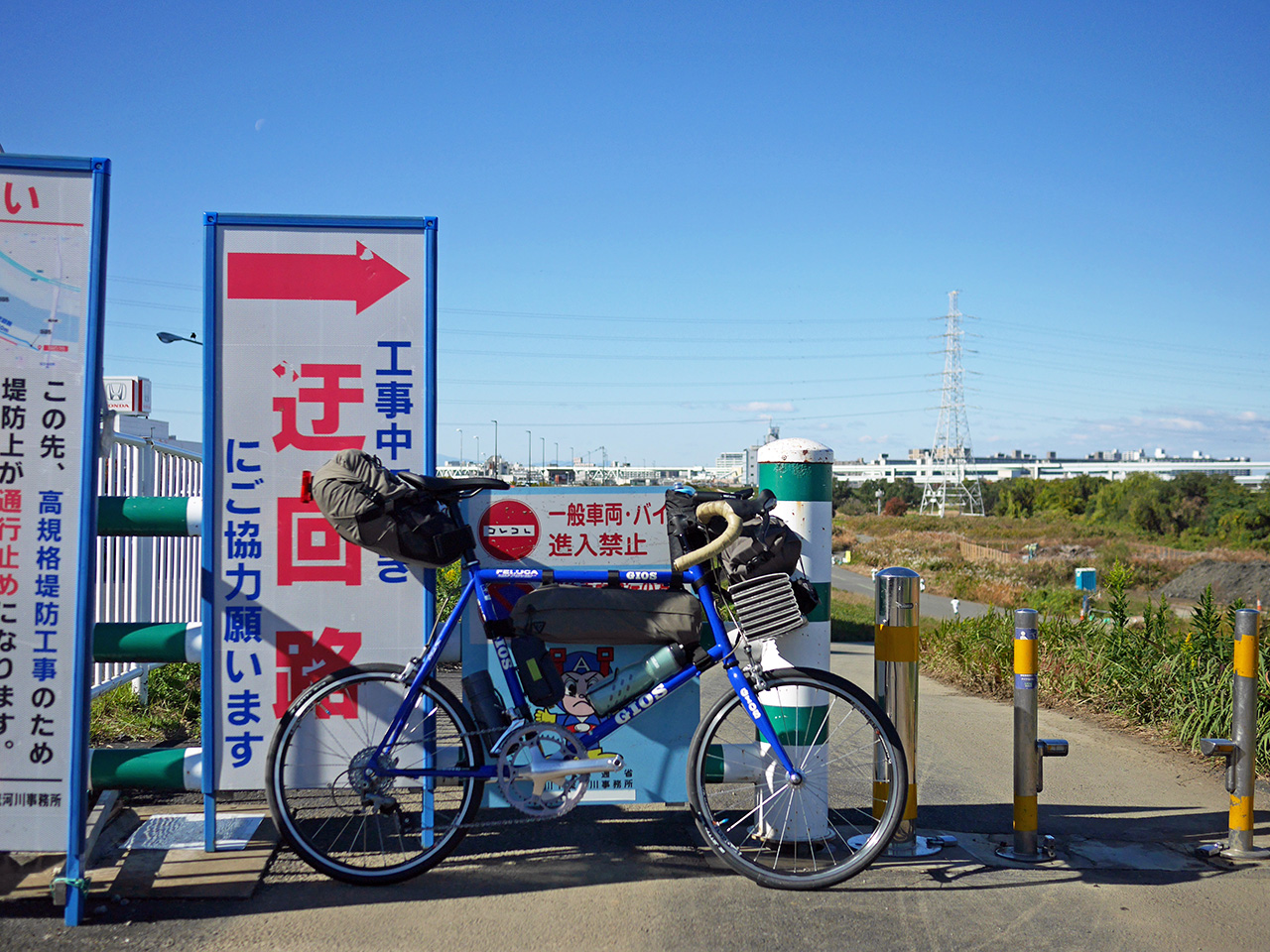 扇大橋の南詰から荒川サイクリングロード（右岸）へ突入