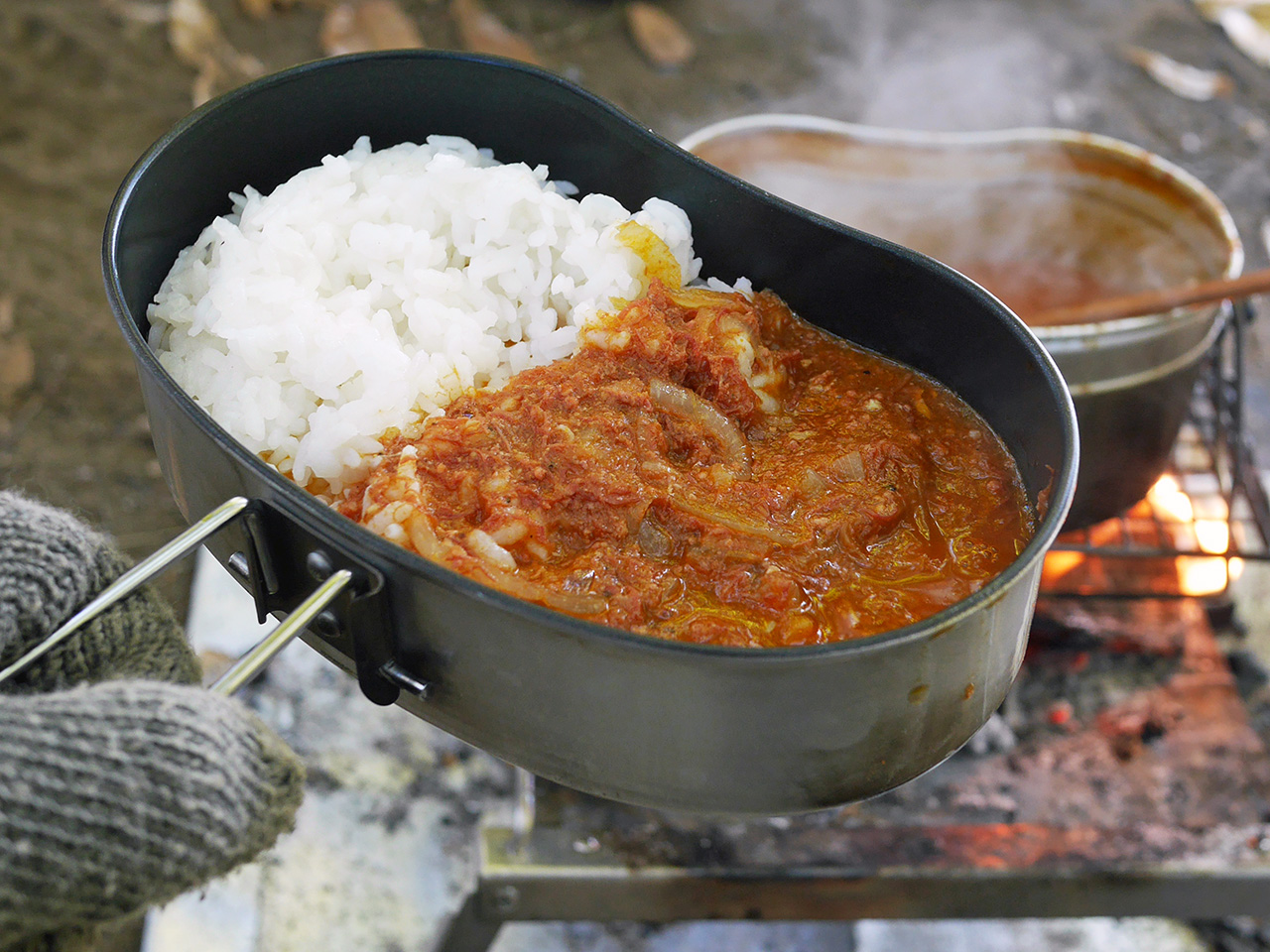 コンビーフとタマネギのスパイスカレーで朝食