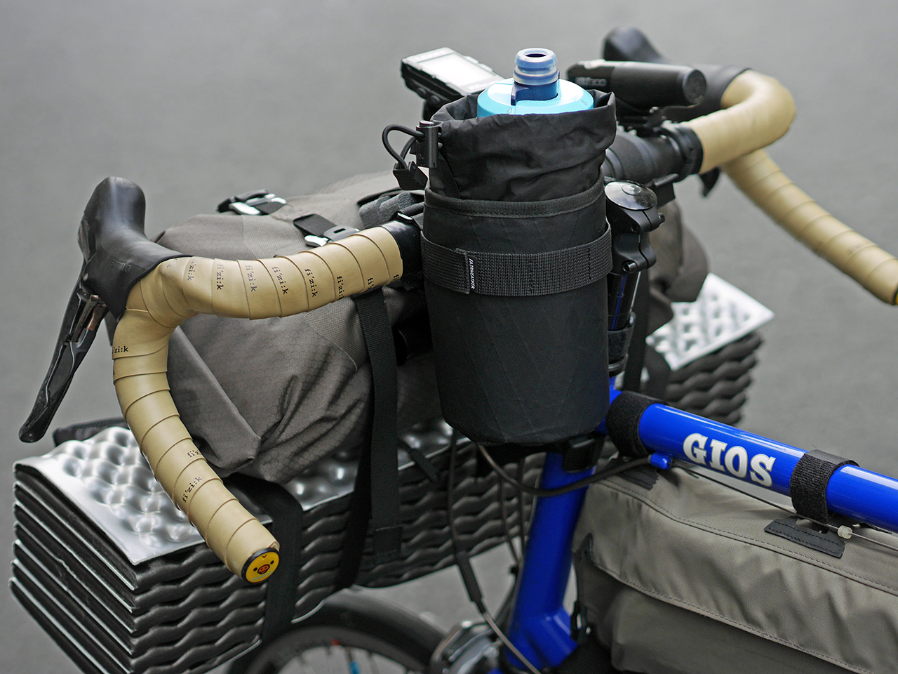 ドリンクボトルは FAIRWEATHER Stem Bag で携行