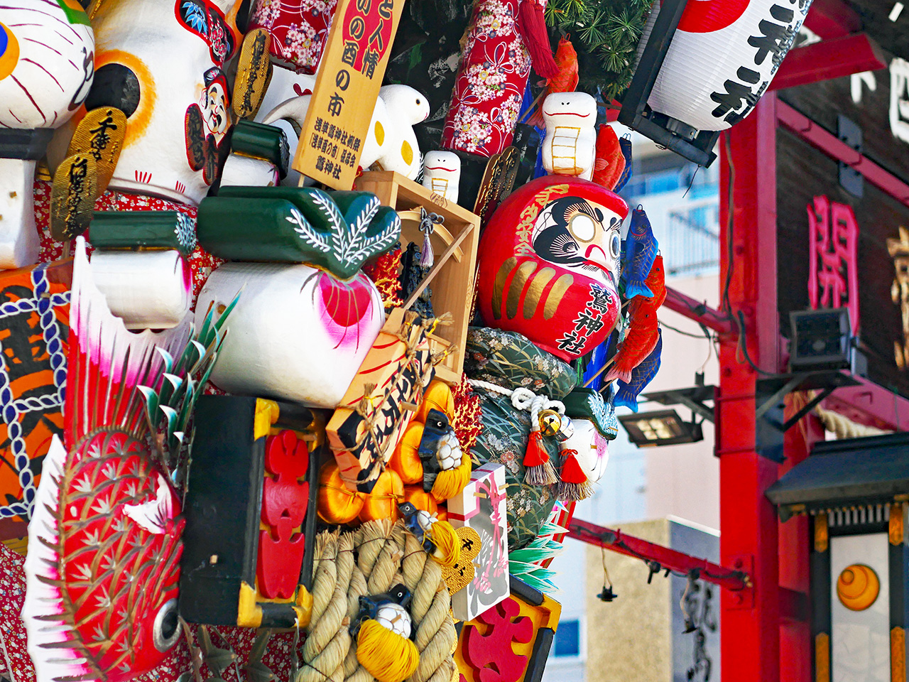 酉の市で知られる鷲神社に掲げられた大熊手