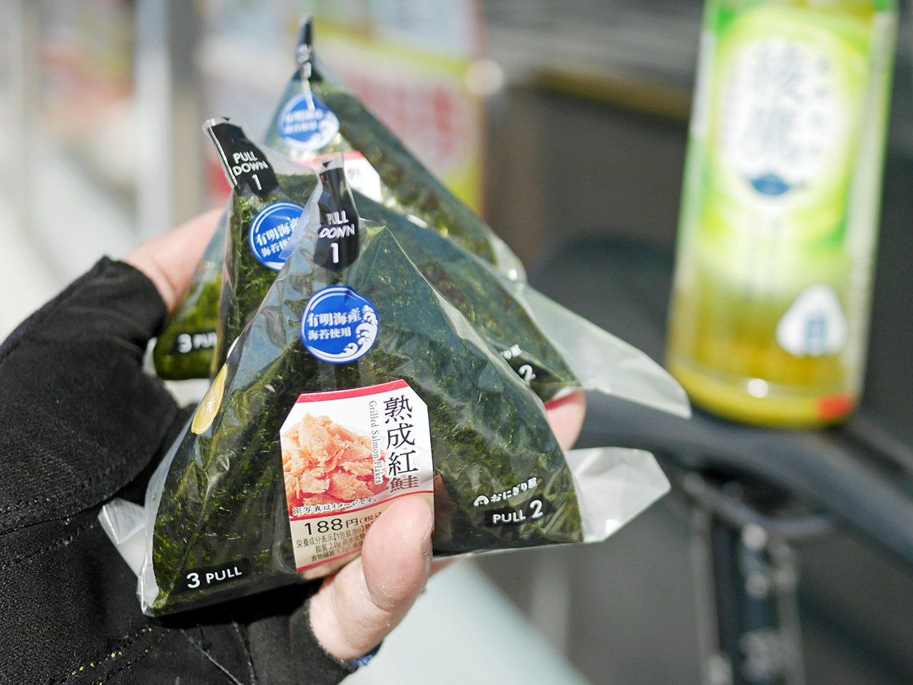 茨城県に入って最初のコンビニでおにぎりを補給