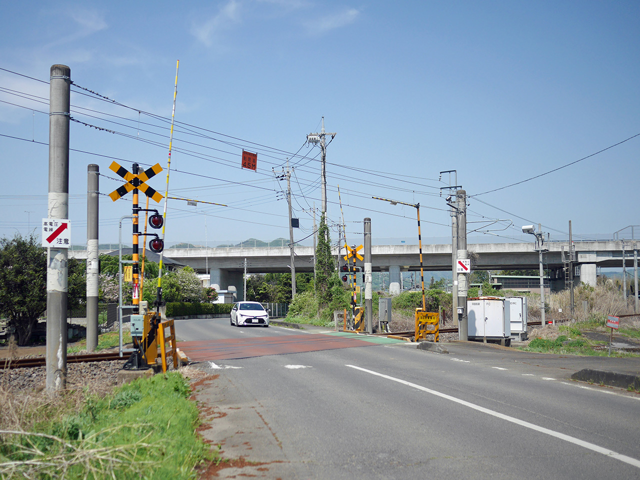 JR水戸線と北関東自動車道を越えて旧国道50号へ