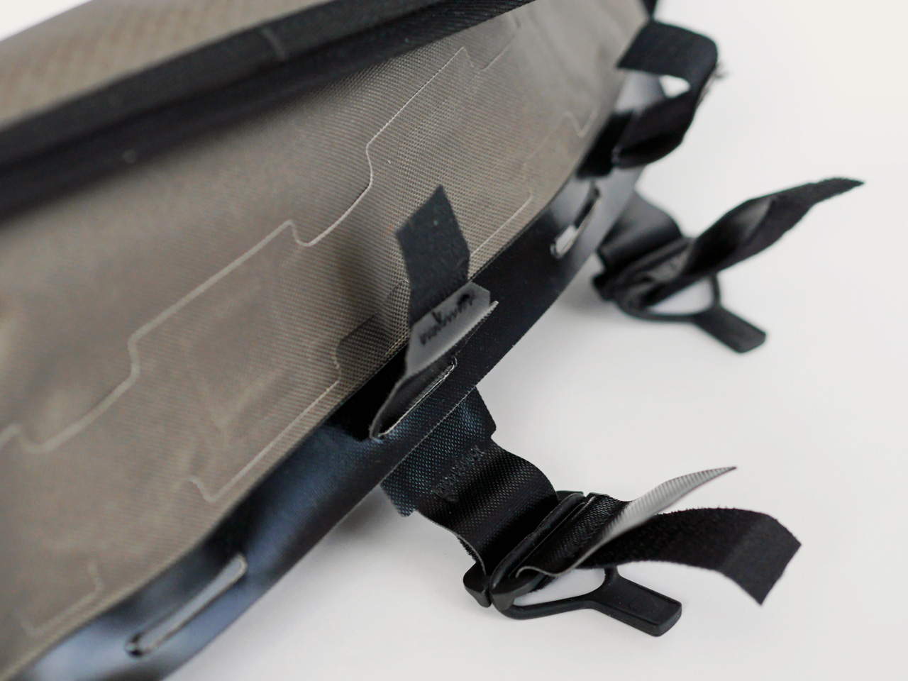 ORTLIEB FRAME-PACK RC TOPTUBE のトップチューブ固定用ループ