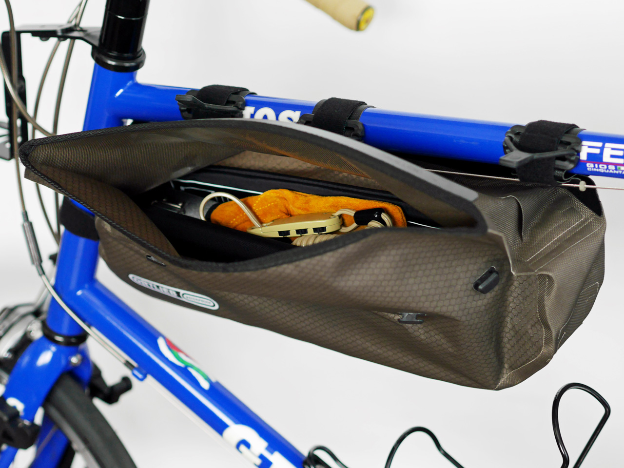 ORTLIEB FRAME-PACK RC TOPTUBE はトップチューブに装着したまま大きく開口できる