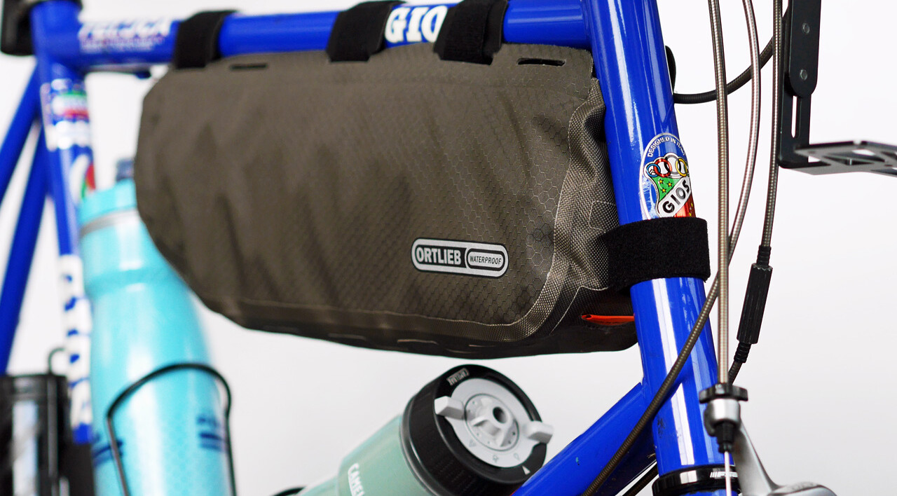 ORTLIEB FRAME-PACK RC TOPTUBE を装着した GIOS FELUCA