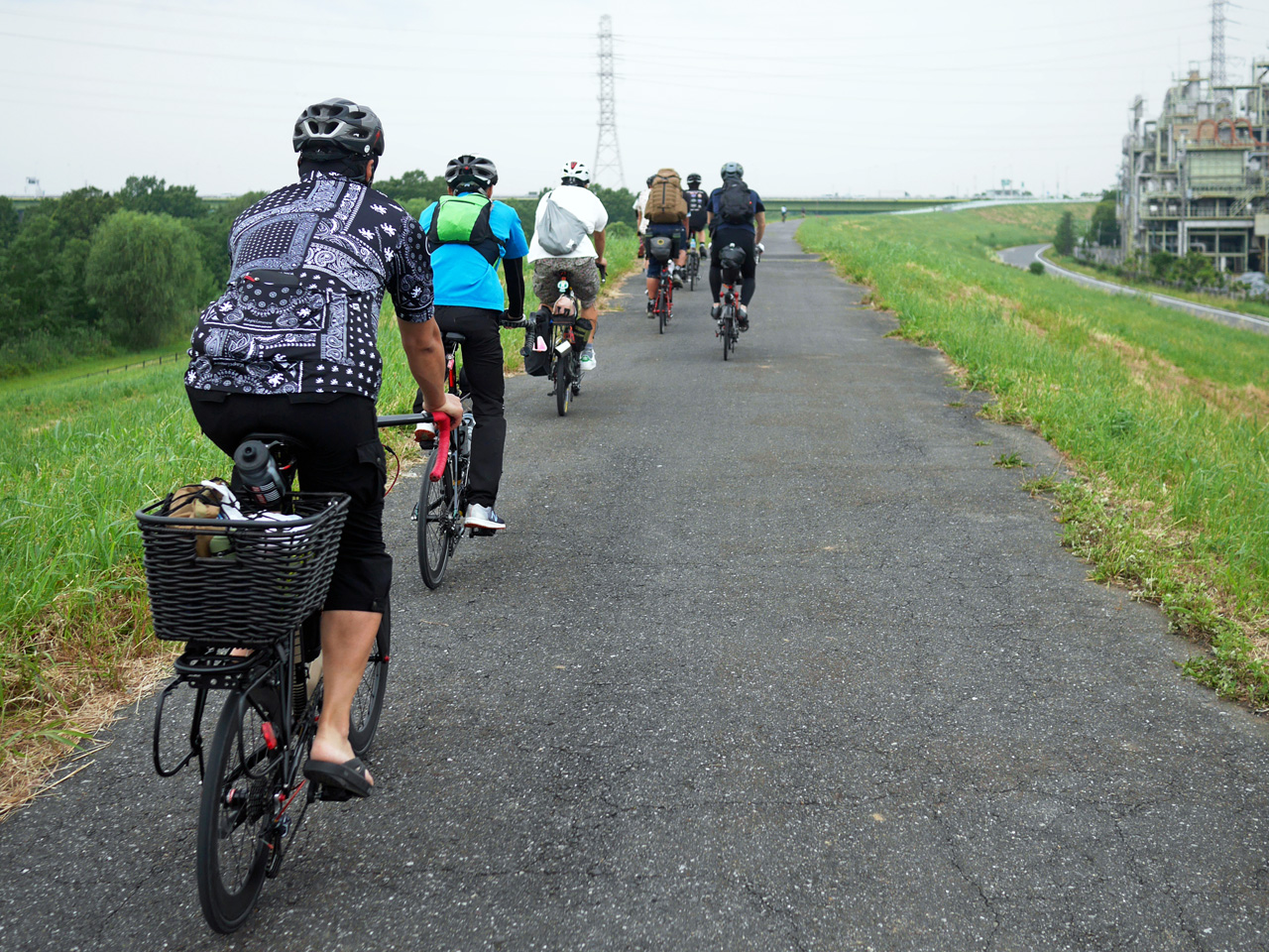 彩湖へ向かって荒川の左岸サイクリングロードを遡上