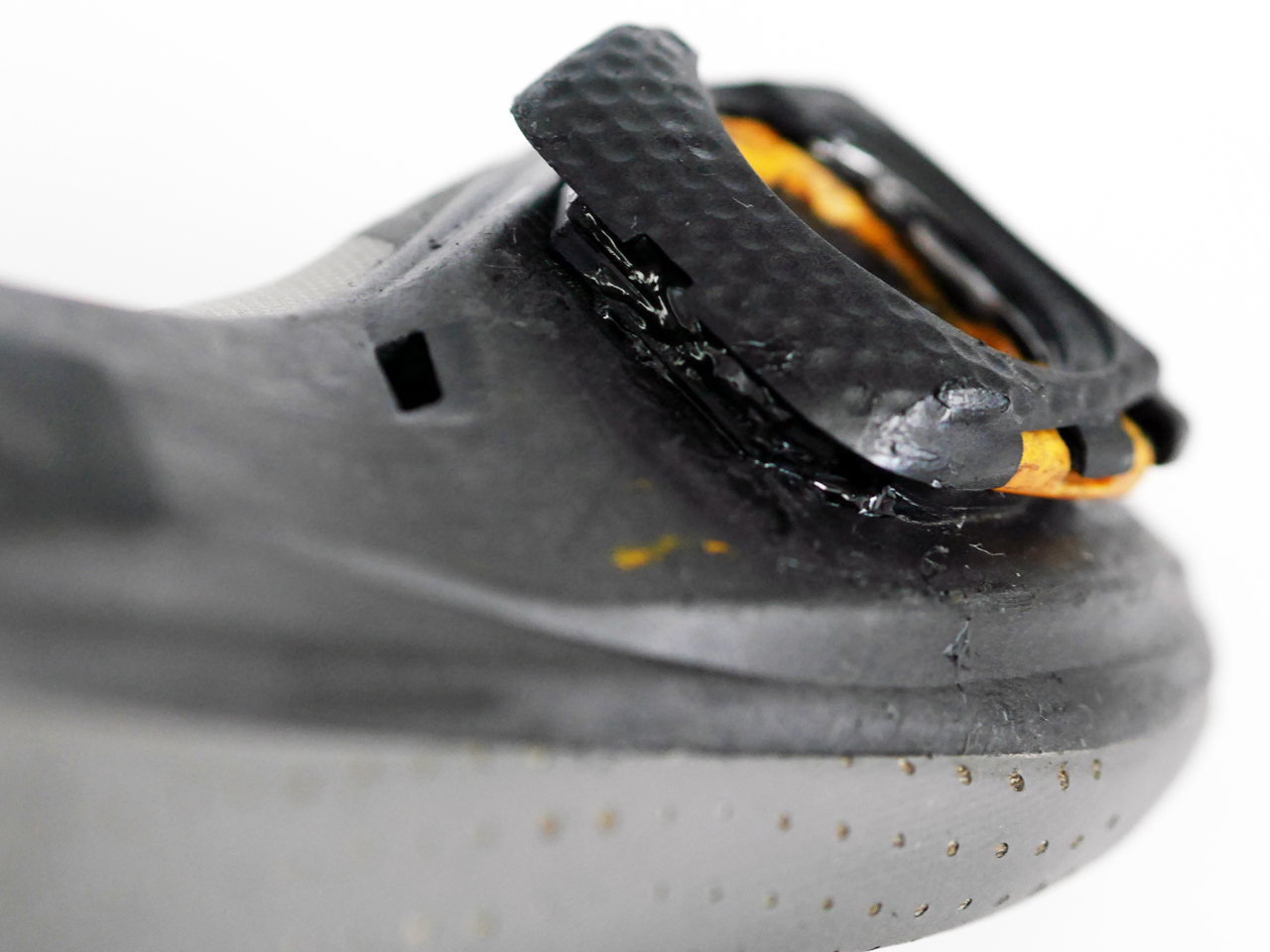 Shoe Gooがはみ出ているが心配無用