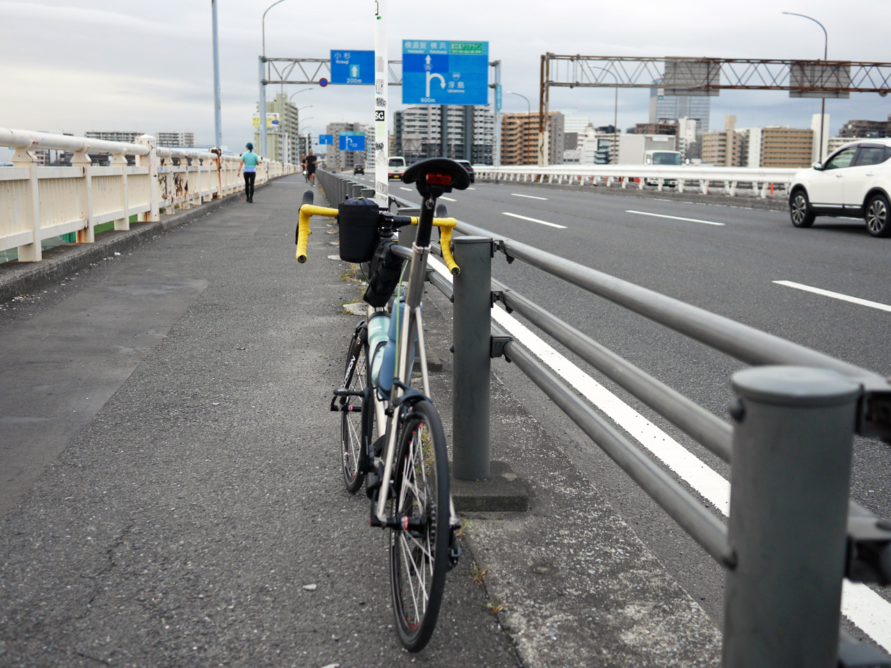 六郷橋で多摩川を渡って川崎市へ突入
