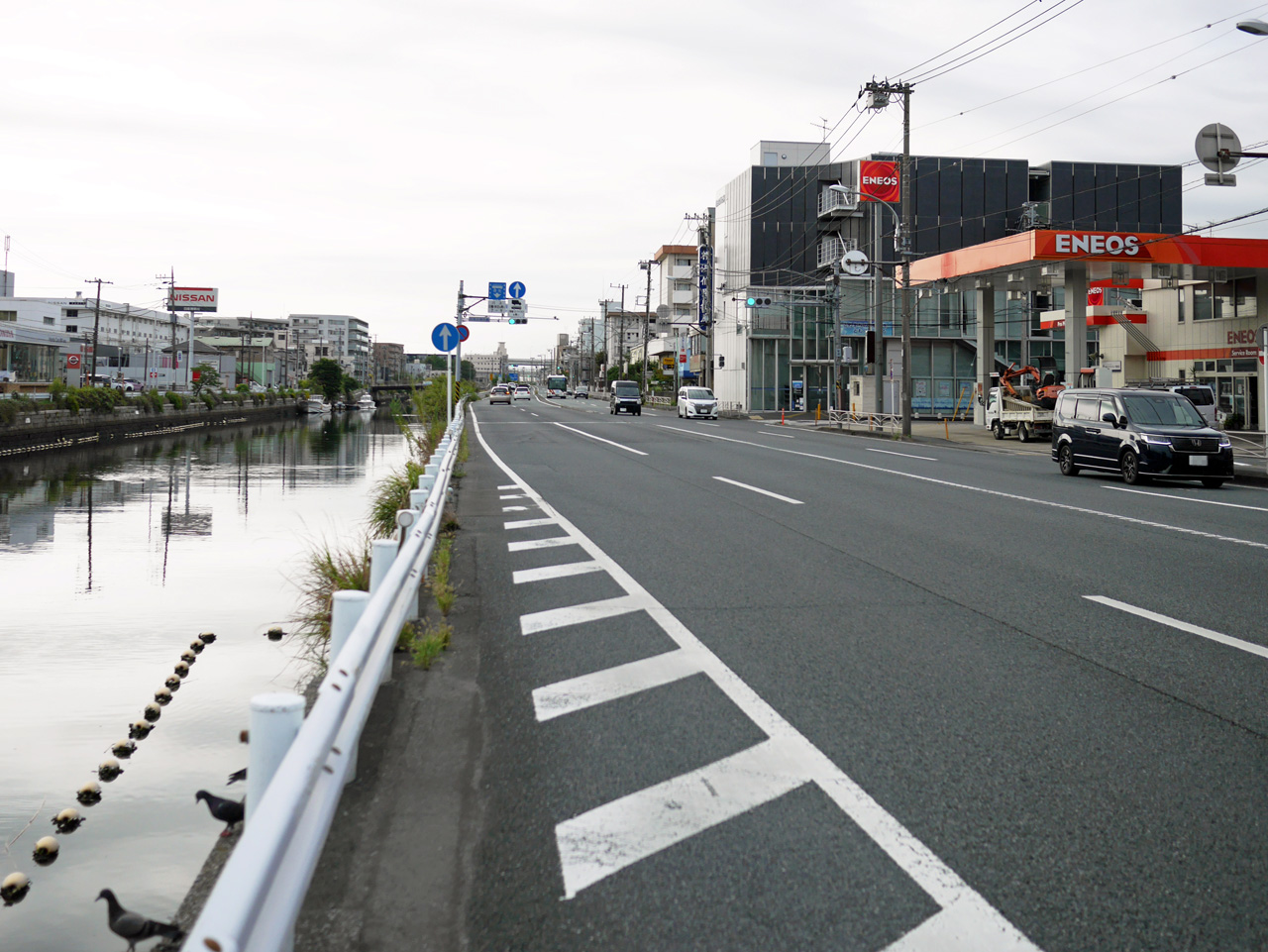 堀割川に沿った国道16号を南下して根岸湾へ向かう