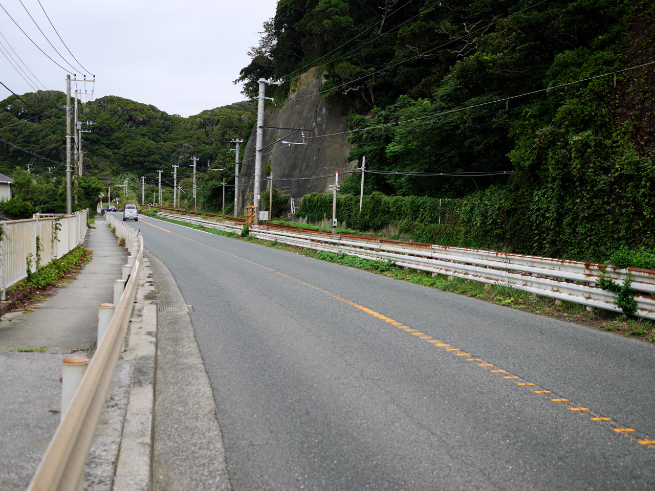 左手の海、右手の内房線に挟まれた内房なぎさライン(国道127号)を北上する