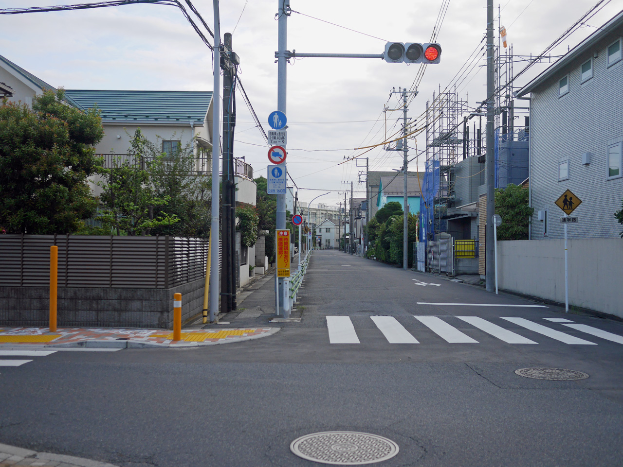 金町浄水場付近の住宅地でコースミス
