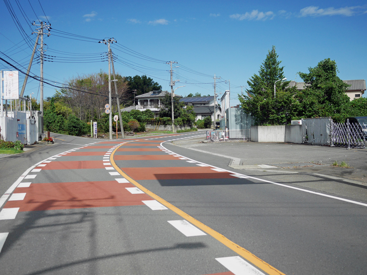 東北自動車道を越えて蓮田市方面へ向かう