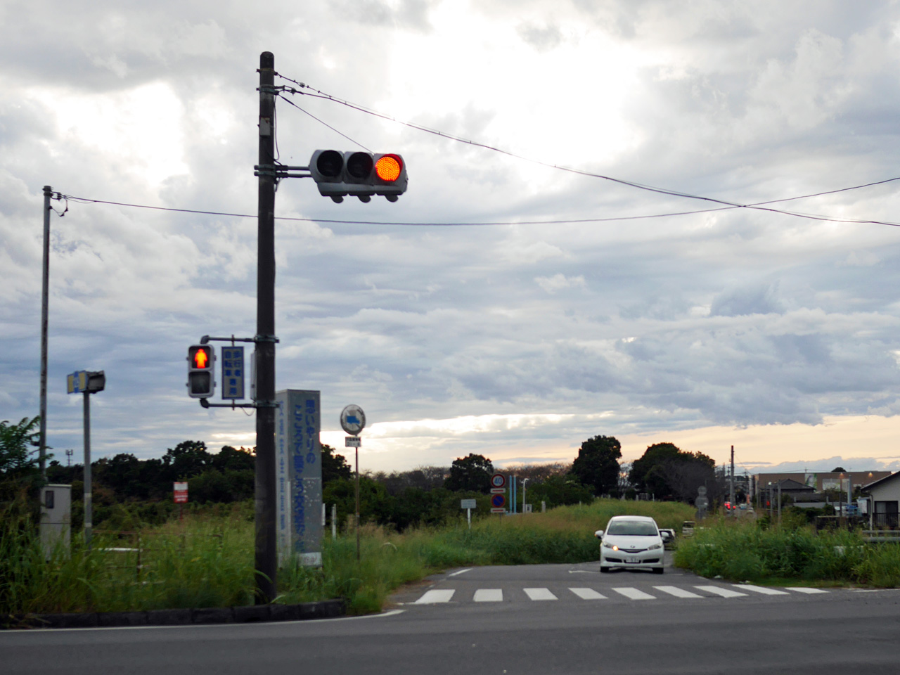 大和橋から望む西の空は茜色に染まっていた