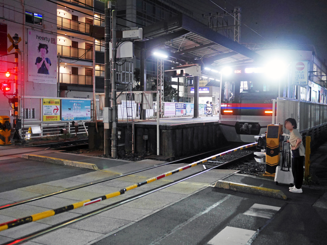 京成八幡駅の踏切で足止めを喰らう