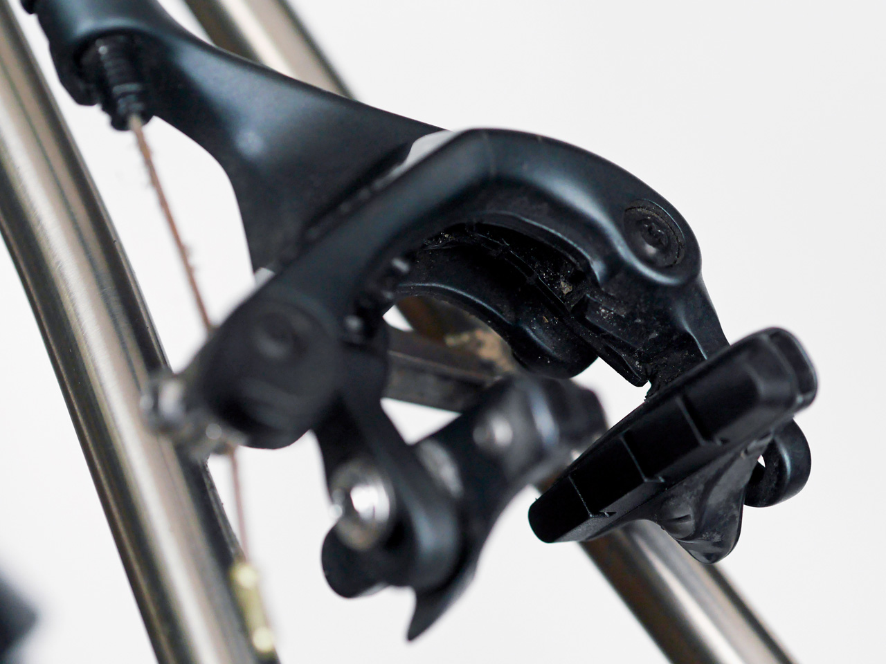 ブレーキシューはGOKISOカーボンリム用シューに換装