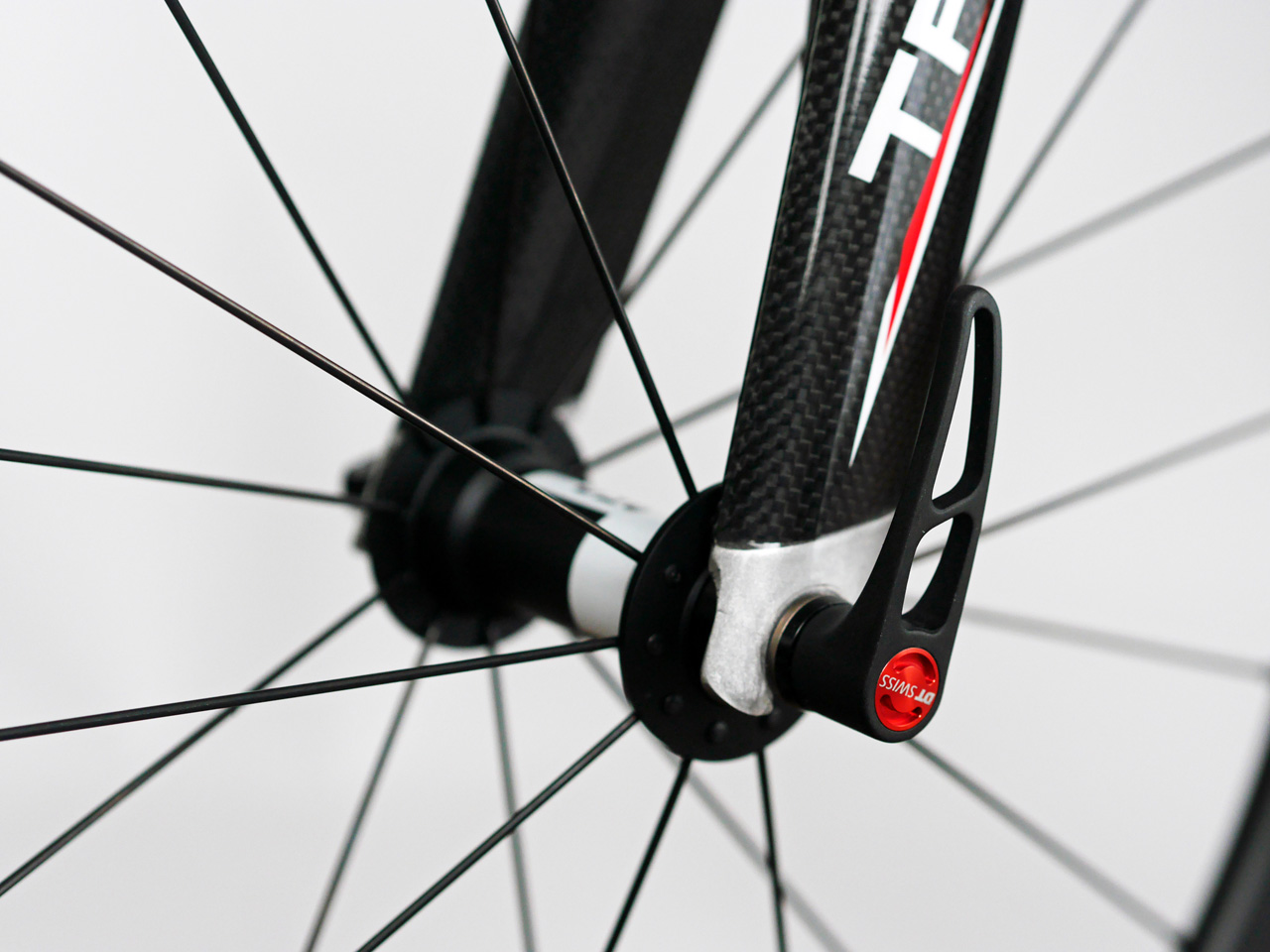 スキュワーは引き続きDT SWISS RWS Roadを使用