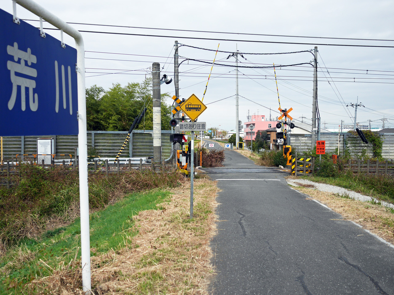 川越線を越えて遡上を続ける