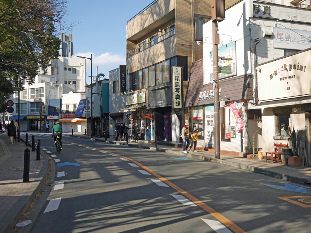 逗子駅前の街並み