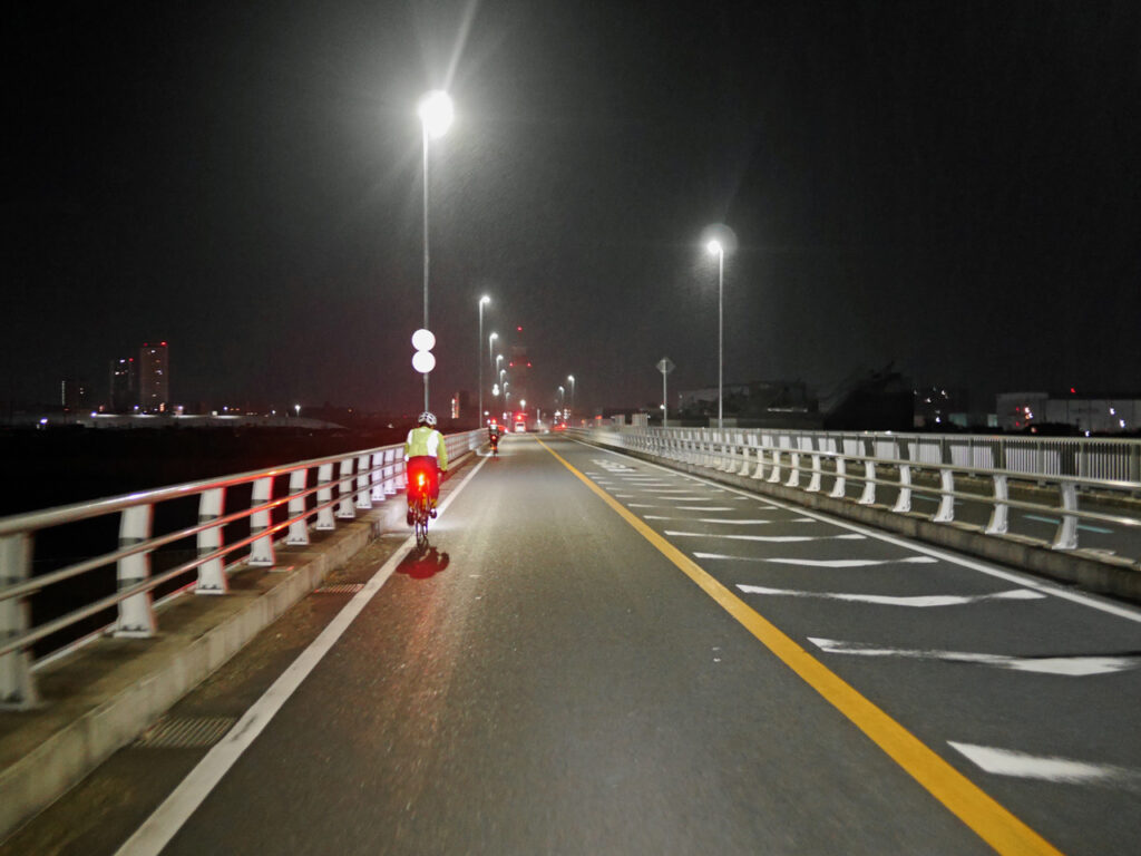 行徳橋を渡って千葉県市川市へ向かう