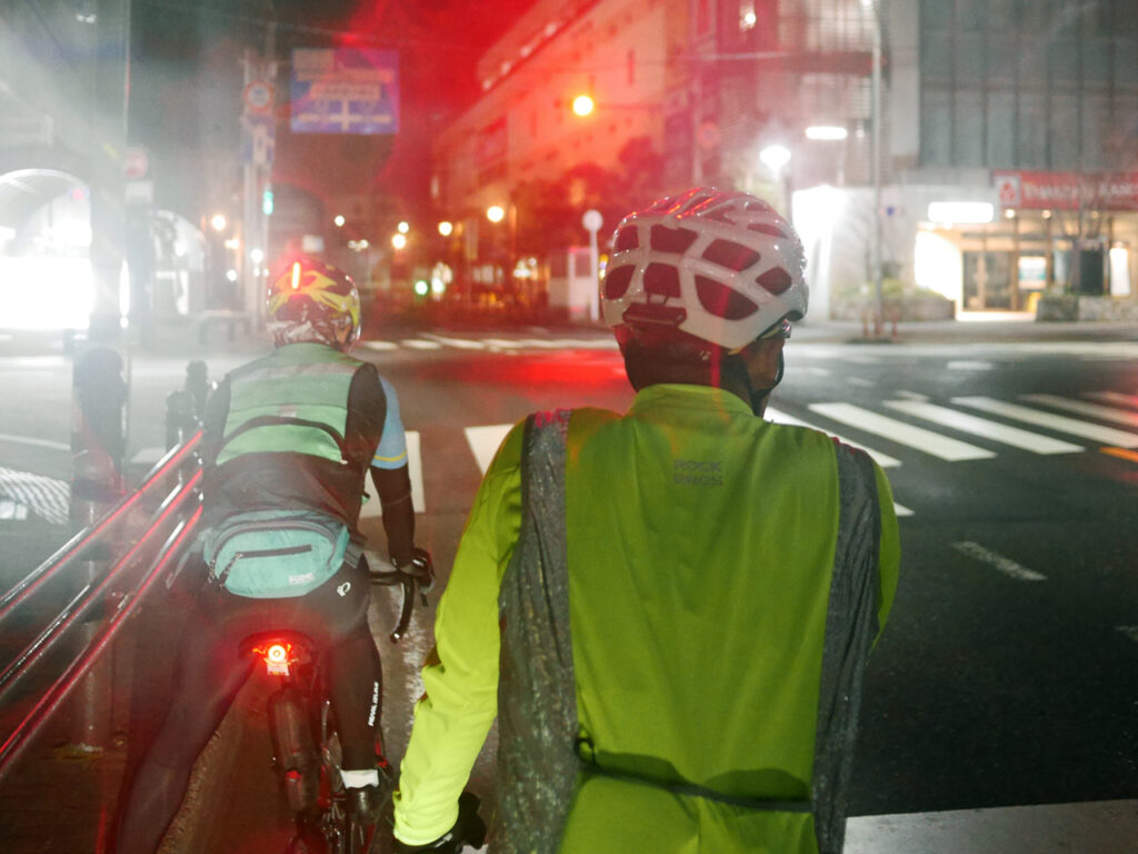 本八幡で雨が本降りになってきた