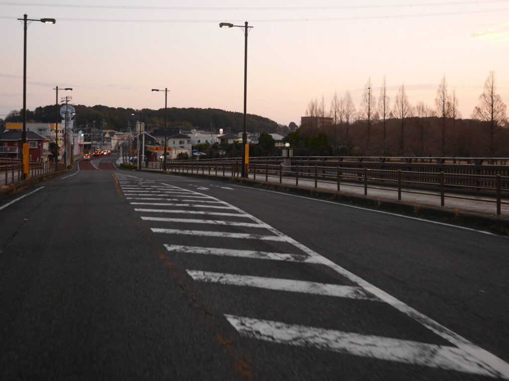 朝焼けに染まる手賀沼の畔