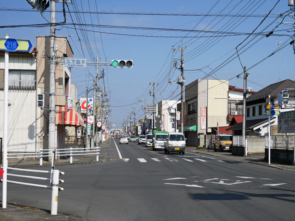 昭和っぽい商店街を貫く旧国道294号を北上