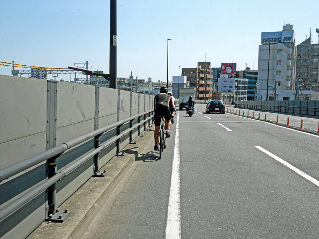 堀切橋で荒川を渡り葛飾区へ東進