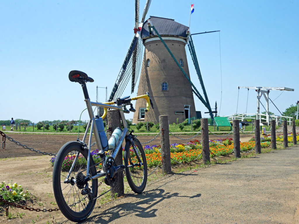 佐倉ふるさと広場のオランダ風車と LIGHTCYCLE Ti451