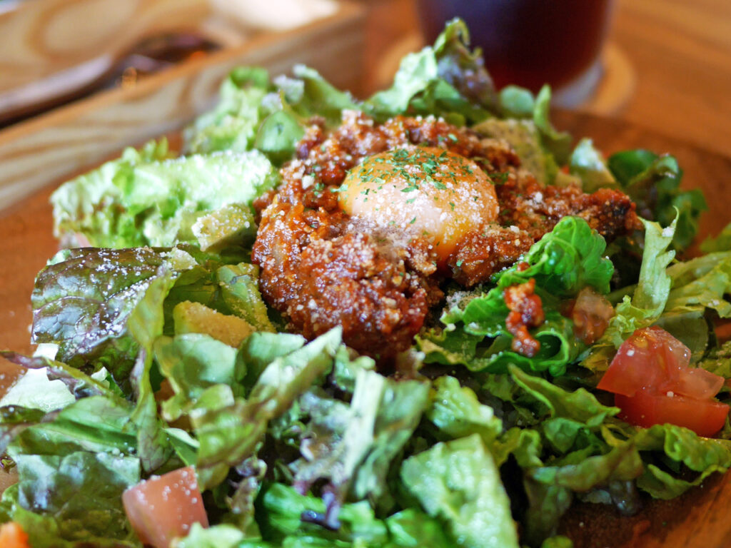 KuRuKuRu CAFE のタコライスは野菜たっぷり