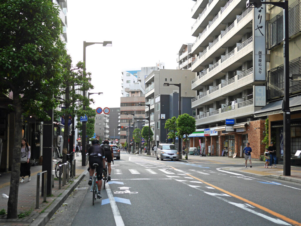 本町通りを進んで船橋の中心街へ突入